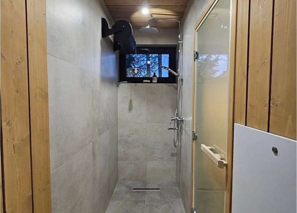 Миниатюра: Душевая комната