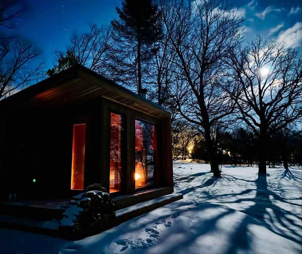 Миниатюра: Ночной вид сауны